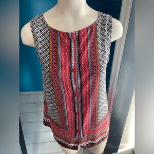 Small women’s sleeveless light weight dress shirt. Perfect with pants or shorts